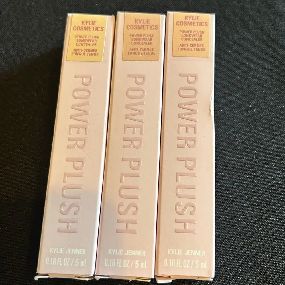 Kylie 2N fair neutral, subtle peachy undertones Cream Concealer New Full Size